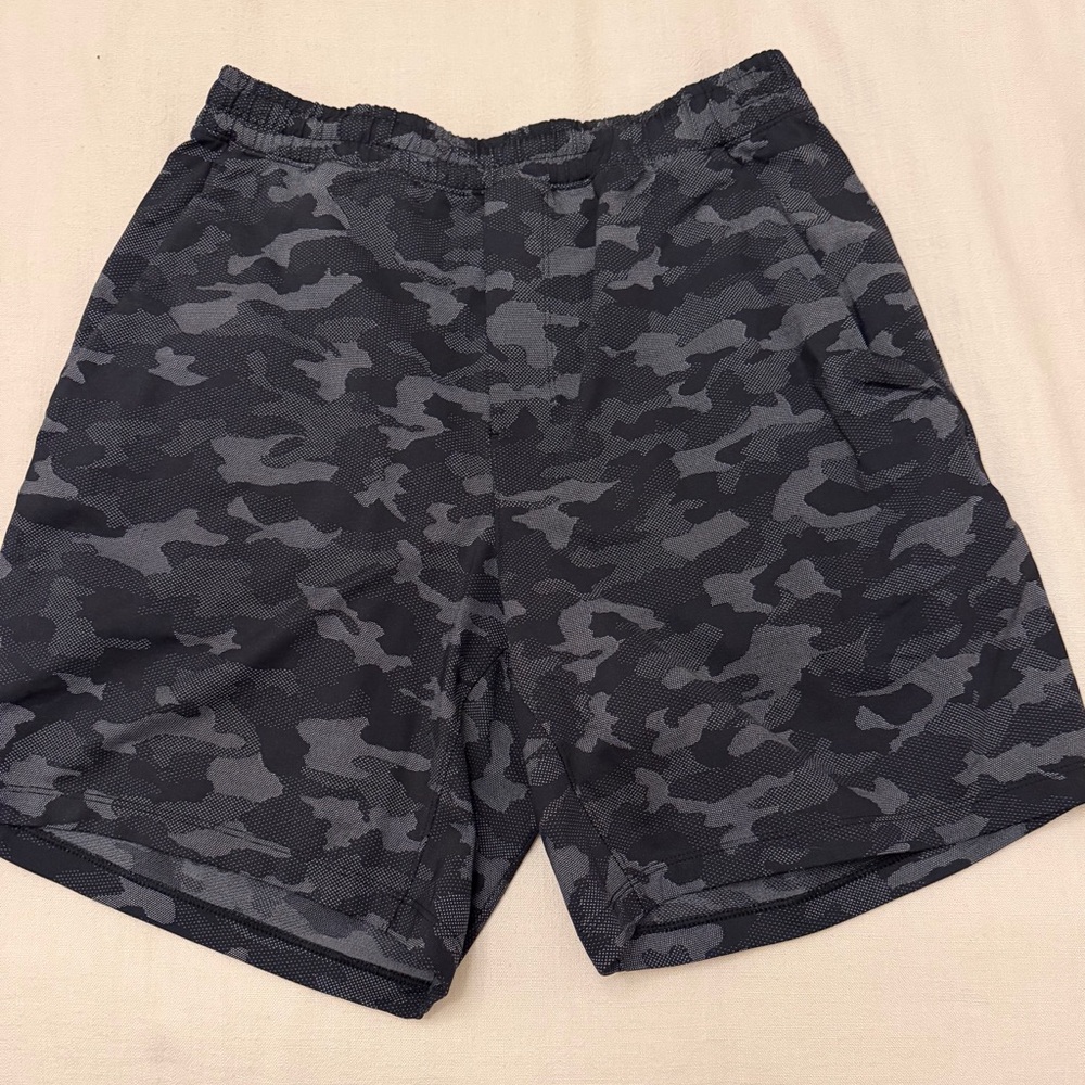 Men's lululemon pace breaker Camo Gray Shorts 5 inch inseam